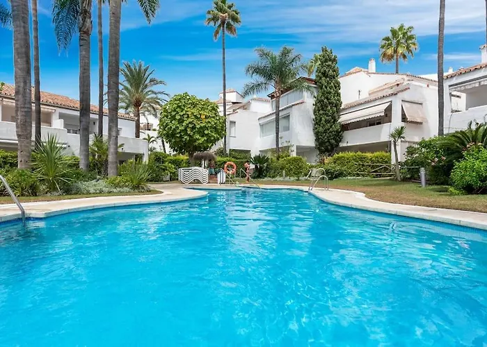 Gorgeous 3 Bedroom Apart With Sea Views, Pool