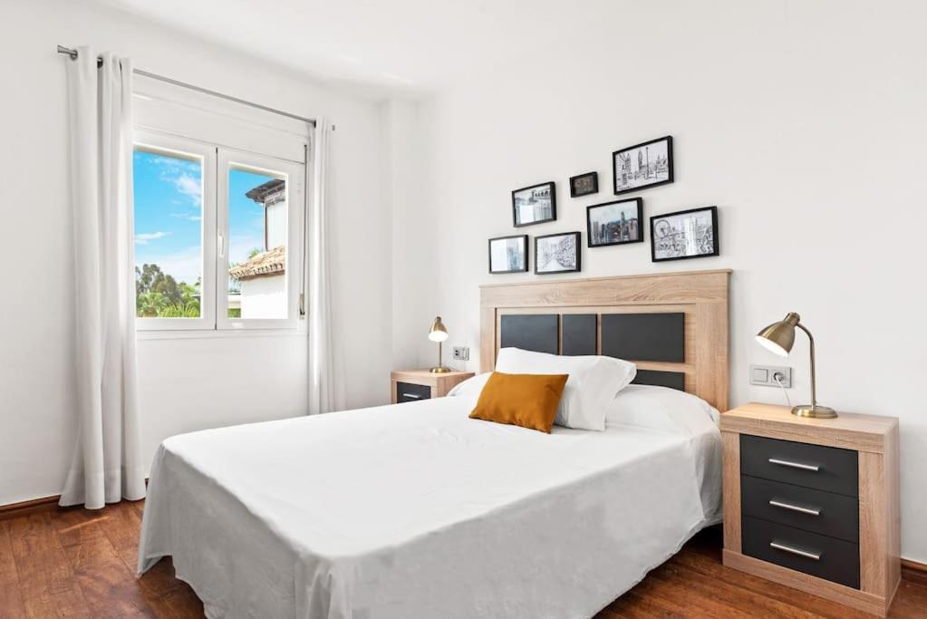 Gorgeous 3 Bedroom With Sea Views, Pool Apartment