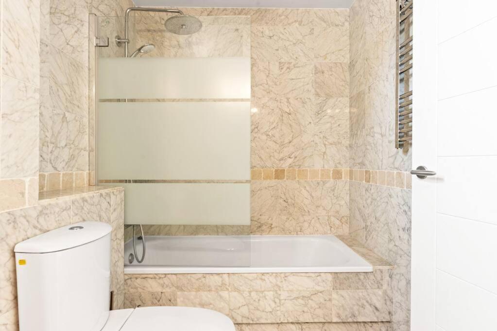 Gorgeous 3 Bedroom With Sea Views, Pool *