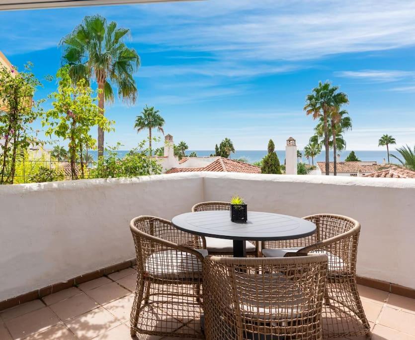 Apartment Gorgeous 3 Bedroom With Sea Views, Pool