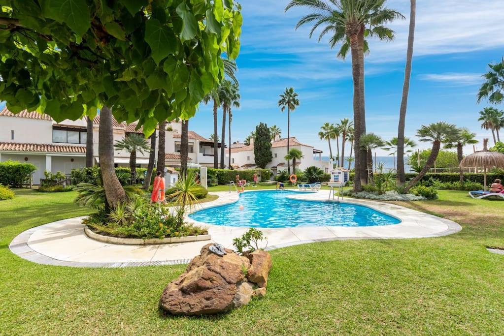 Gorgeous 3 Bedroom With Sea Views, Pool Apartment *