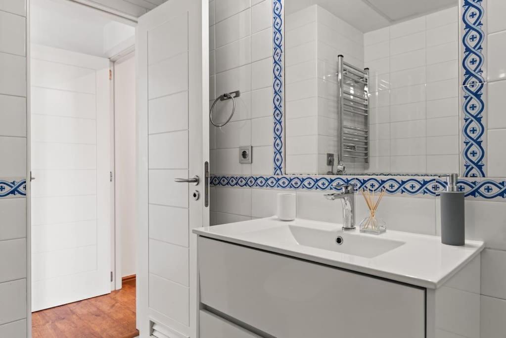 Gorgeous 3 Bedroom With Sea Views, Pool Marbella