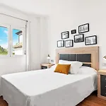 Gorgeous 3 Bedroom Apart With Sea Views, Pool